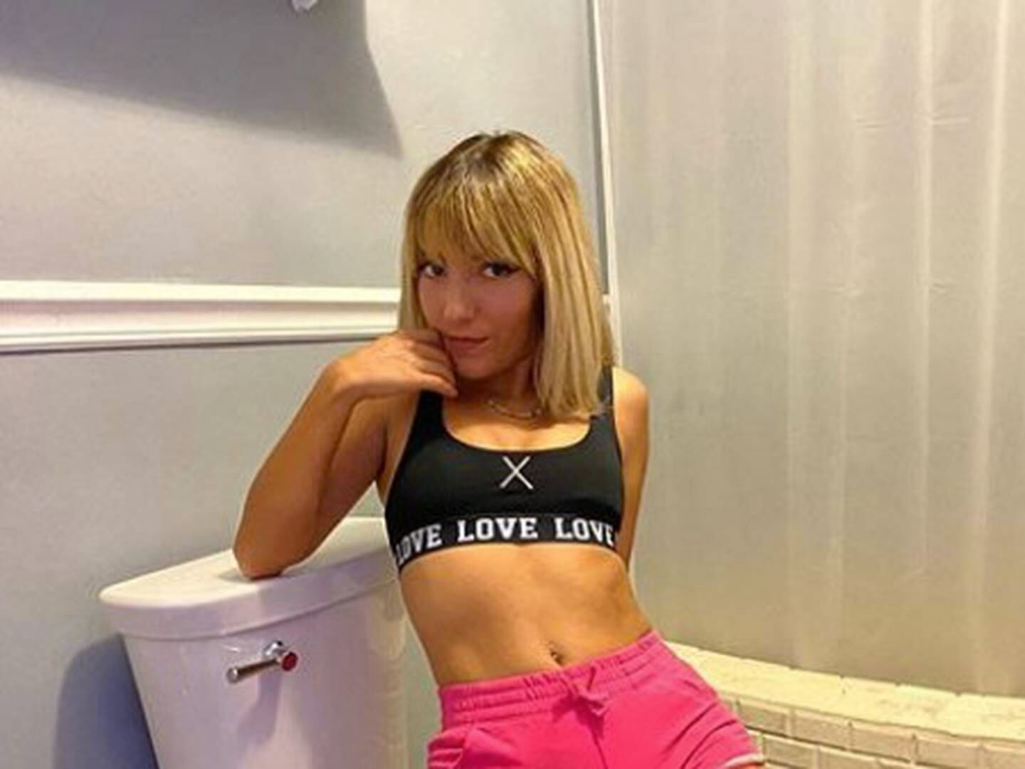 caravana tubo respirador chico Barbie Rican rompe récord en OnlyFans