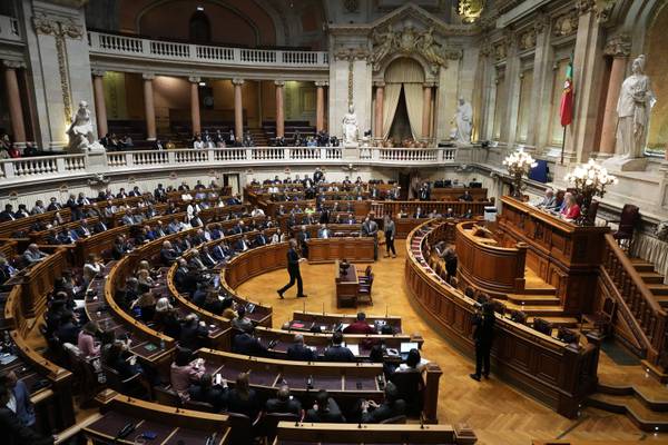 Nuevo Parlamento portugués elige presidente tras un acuerdo entre los dos principales partidos