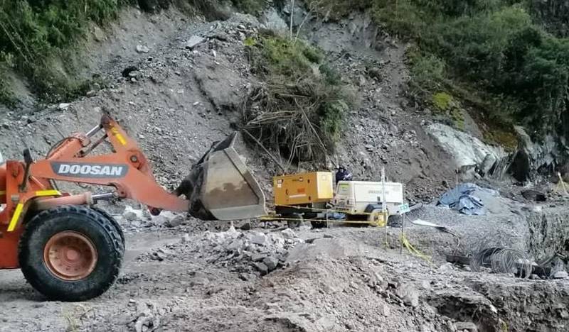 Se realizan trabajos de rehabilitación y reconstrucción en la vía Curos- Málaga en el sector la #Judía entre el Tope y el alto de Guaca, PR 79+600.