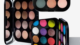Sombras de ojos paso a paso:  MAC Connect In Colour fusiona maquillaje y tecnología en paletas innovadoras