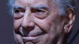 Dan de alta a Mario Vargas Llosa tras contagiarse con COVID-19