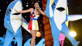 ¿Recuerdas al tiburón que bailó con Katy Perry? Este es el hombre detrás del famoso disfraz