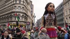 Miles marchan en Londres en apoyo a los palestinos