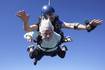 Mujer con 104 años se quiere tirar en paracaídas para romper récord Guinness  