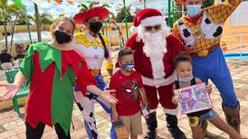 Niños de Ceiba reciben regalos a días de la Navidad