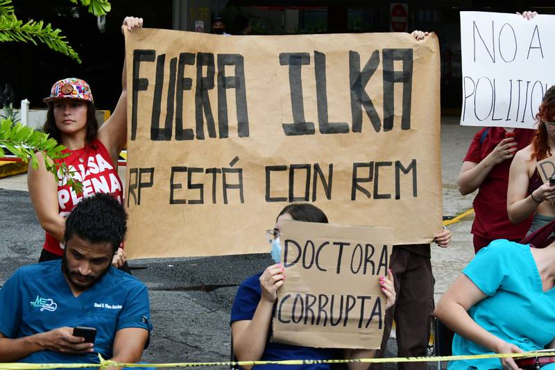 Protesta contra la Dra. Ilka Rios