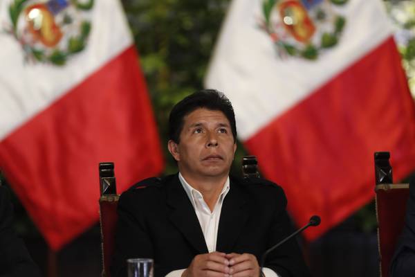 Congreso de Perú destituye al presidente Pedro Castillo por “permanente incapacidad moral”