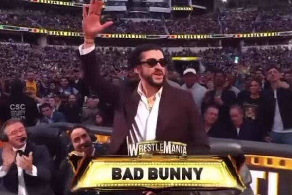 Bad Bunny hace de las suyas en Wrestlemania