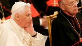Revelan imagen de Benedicto XVI que pone en duda su salud