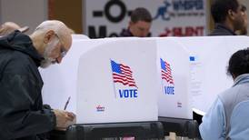 Elecciones intermedias pondrán a prueba a la democracia de Estados Unidos, según expertos