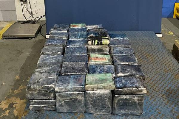 Encuentran casi 400 libras de cocaína en contenedor de bebidas deportivas que llegó a San Juan 