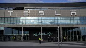 Alemania investiga incendio en planta de Tesla como posible acto terrorista