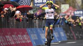 Hirt gana la 16ma etapa, Carapaz sigue liderando el Giro