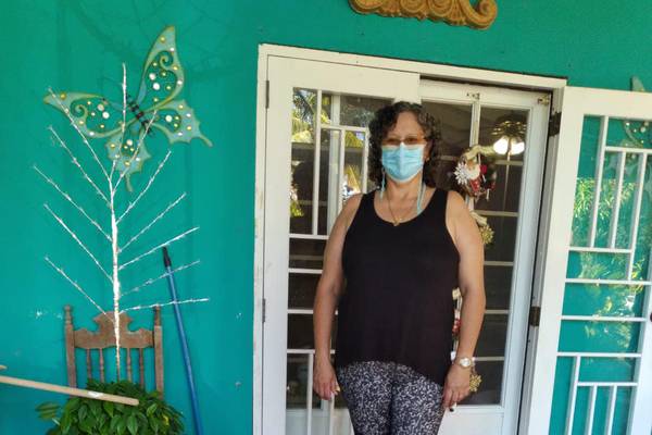 Más de 300 familias reciben baterías con placas solares en Cabo Rojo 