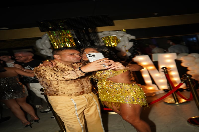 La empresaria celebró su cumpleaños en el Hotel Caribe Hilton en San Juan, junto a Natti Natasha y Raphy Pina.