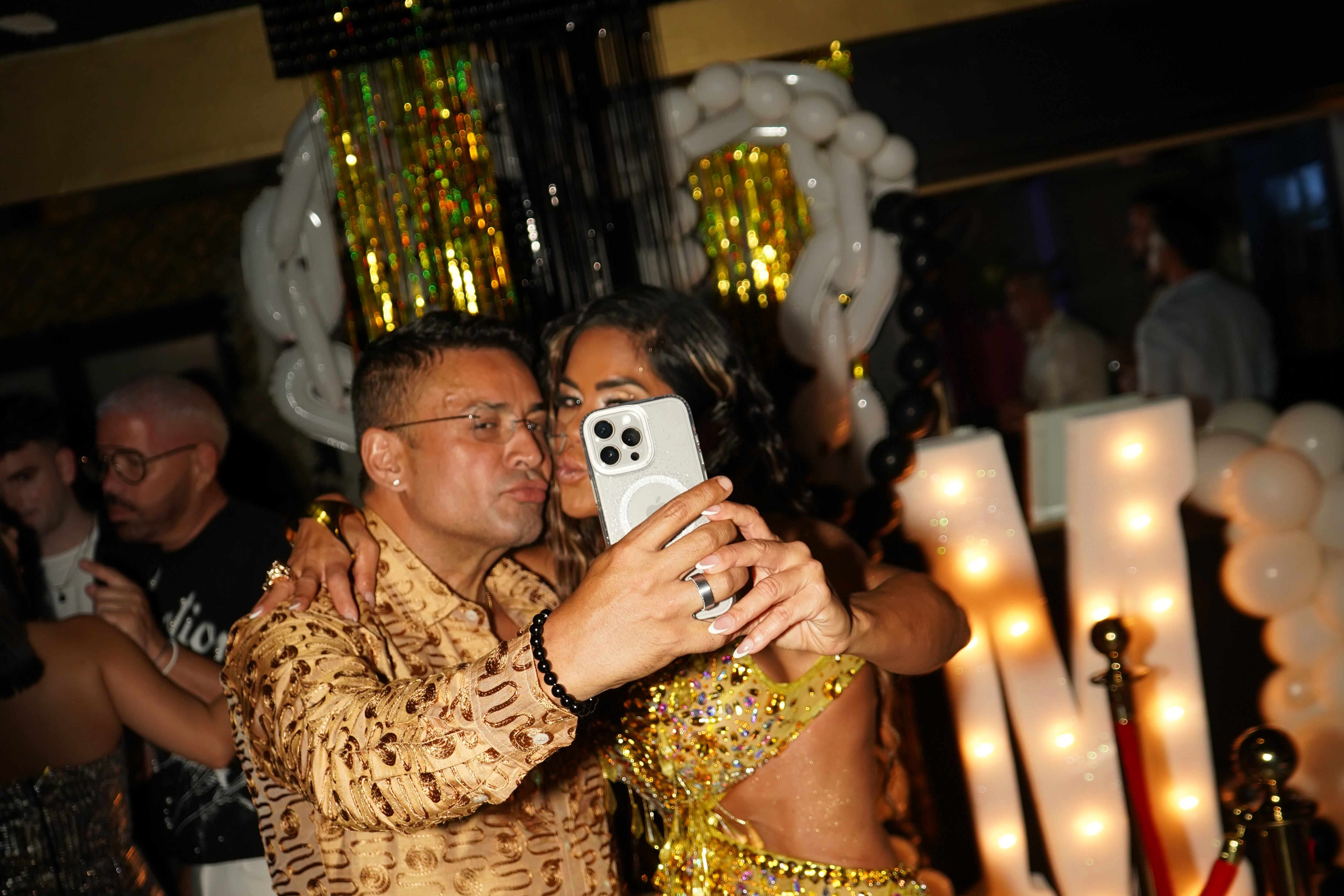 La empresaria celebró su cumpleaños en el Hotel Caribe Hilton en San Juan, junto a Natti Natasha y Raphy Pina.