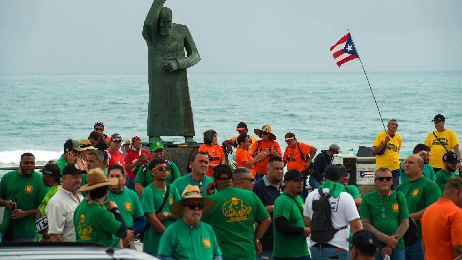 Sindicatos. La marcha de los trabajadores partió desde el Capitolio hasta La Fortaleza. / suministrada