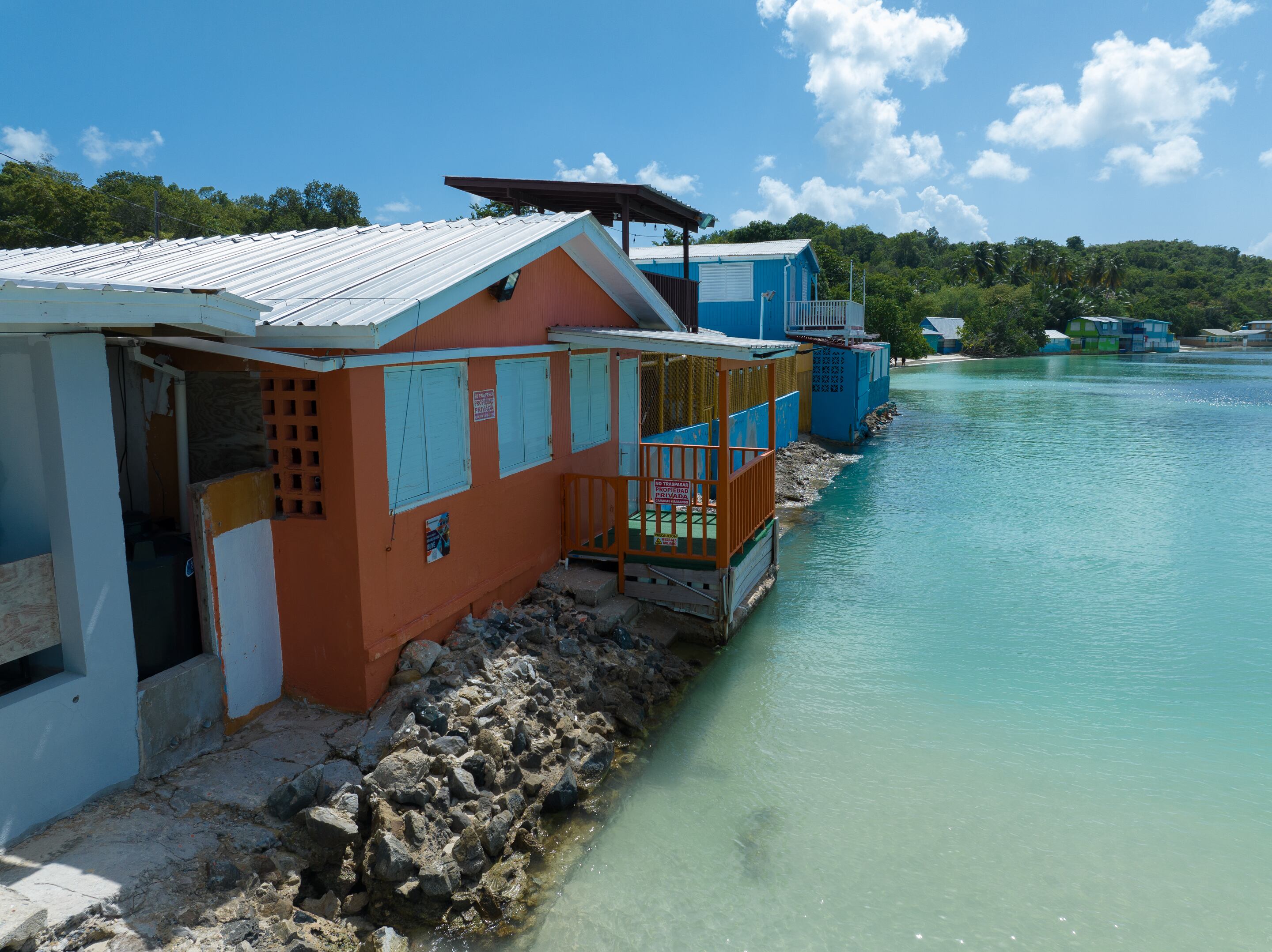 Edificaciones en la Zona Marítimo Terrestre del área de la playa Buyé, Cabo Rojo.