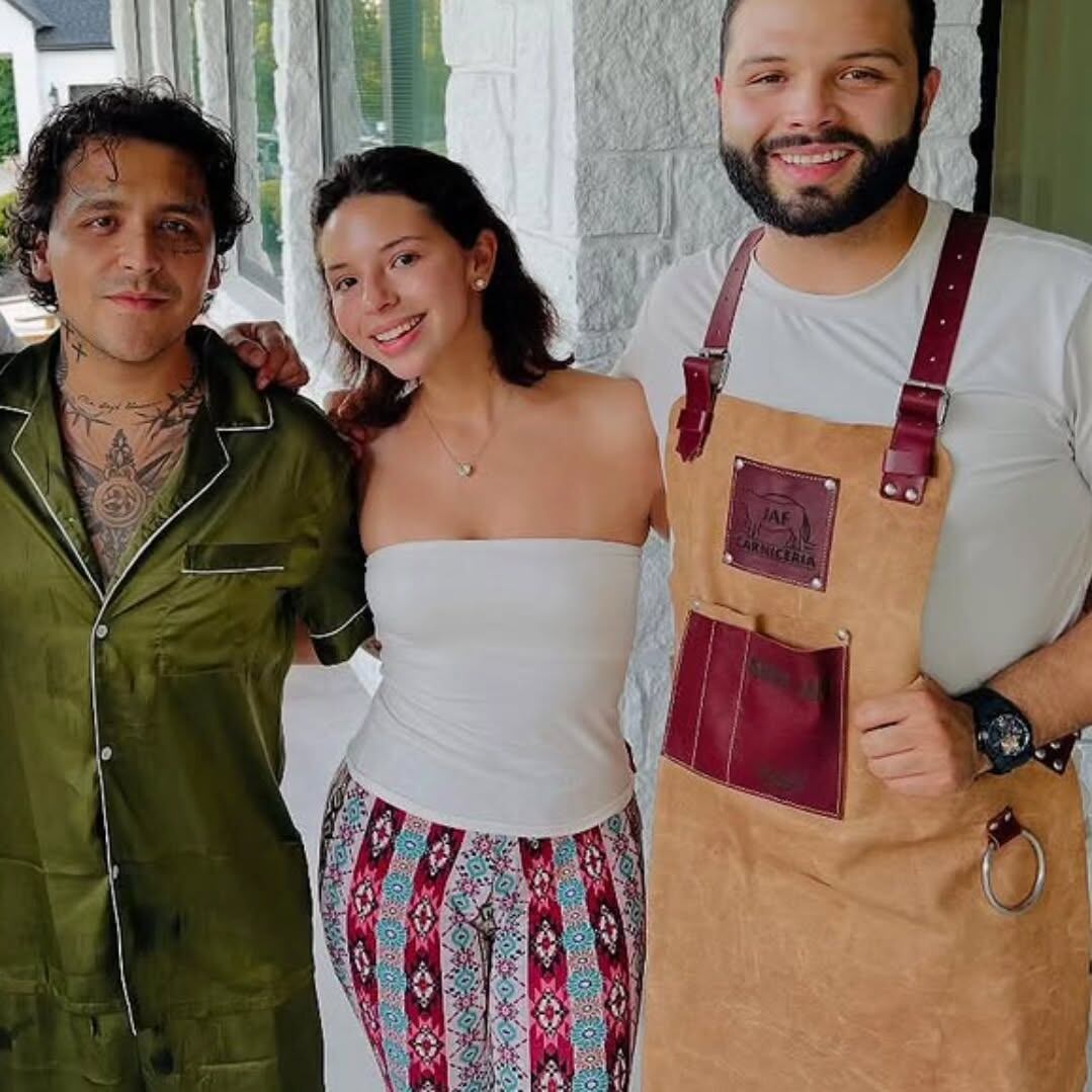 Instagram: @angela.nodal_