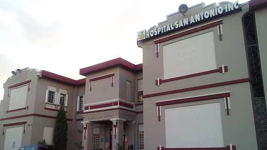 Fachada del Hospital San Antonio en Mayagüez.