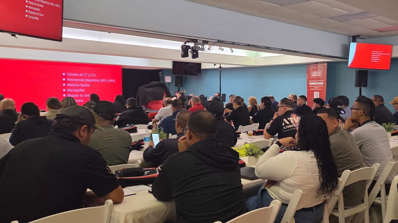 Parte del grupo de profesionales que se beneficiaron del Primer Congreso de Emergencias Médicas del Hospital Auxilio Mutuo San Pablo.