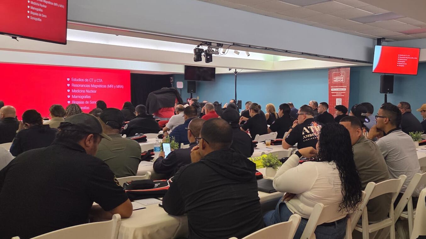 Parte del grupo de profesionales que se beneficiaron del Primer Congreso de Emergencias Médicas del Hospital Auxilio Mutuo San Pablo.