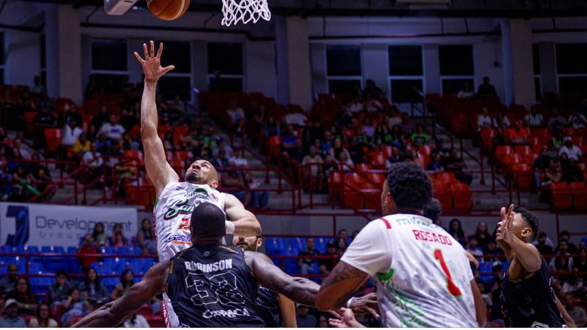 Los Santeros de Aguada superaron a los Capitanes de Arecibo.