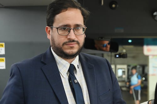 Secretario del DTOP asegura que empleado que lo demandó era de confianza y lo podía remover