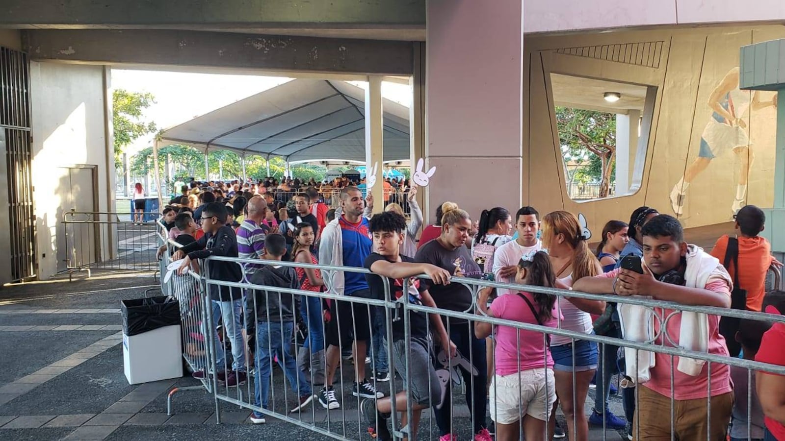 Entrega de regalos de Bad Bunny