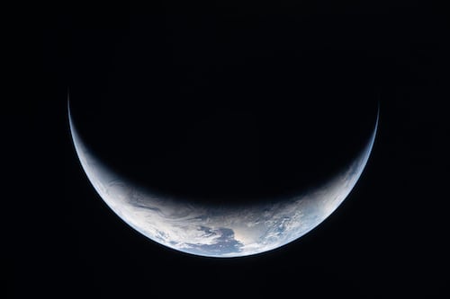 ¿Cuál es el momento más peligroso de la misión Artemis II que regresa este viernes a la Tierra?