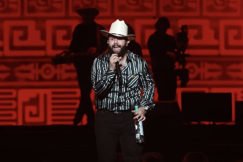 Video: Supernova: Génesis falla en vivo y le pone a Carín León una canción que no era suya