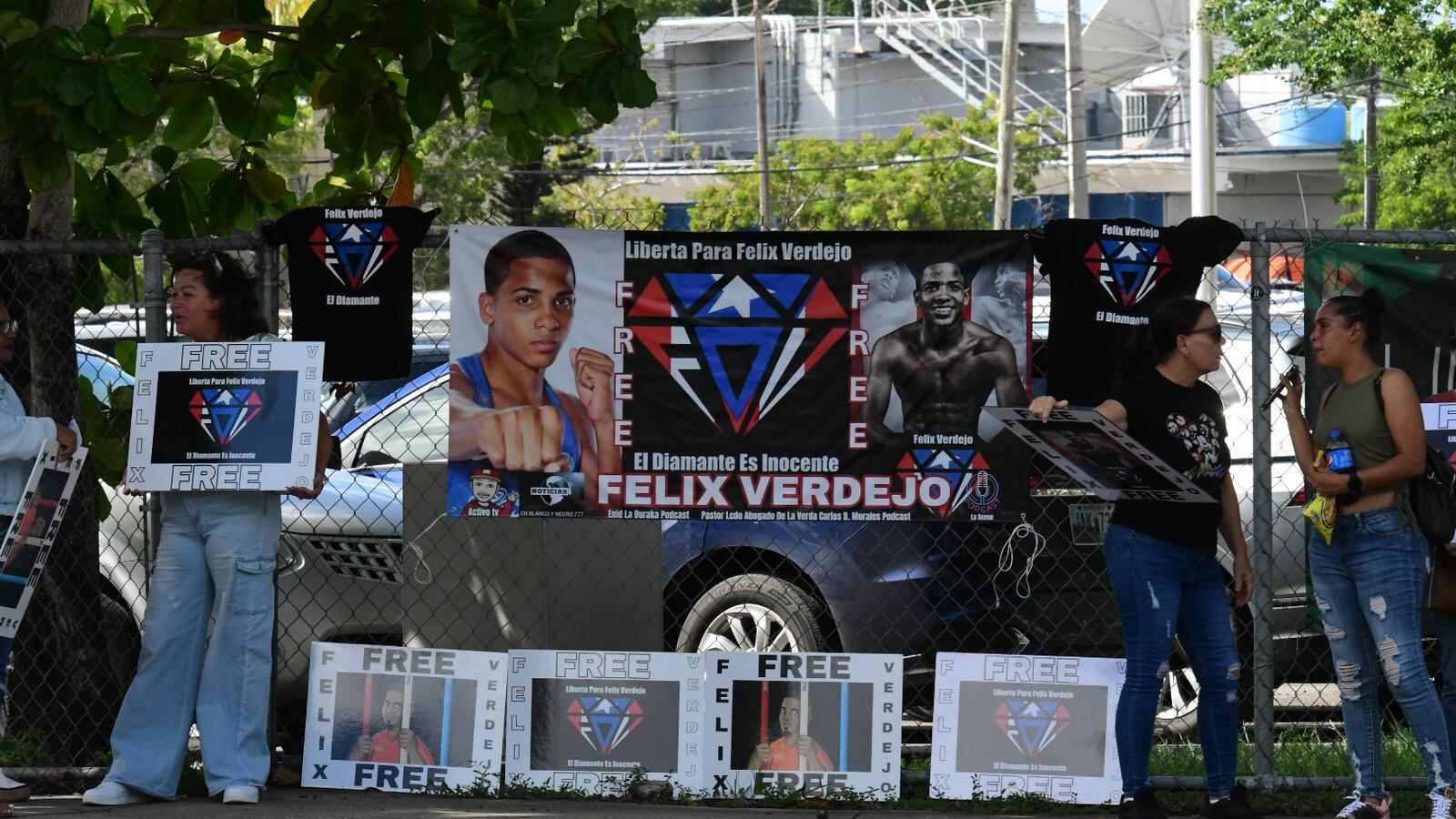 Manifestantes a favor de Félix Verdejo