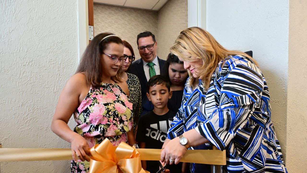 Inauguran salas sensoriales en el Coliseo de Puerto Rico y el Centro de Convenciones