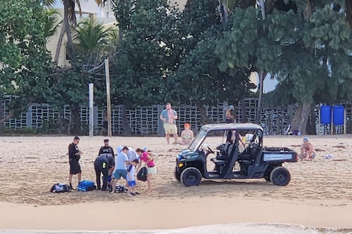 Policía Municipal y Manejo de Emergencias atienden incidente con menor en playa de San Juan