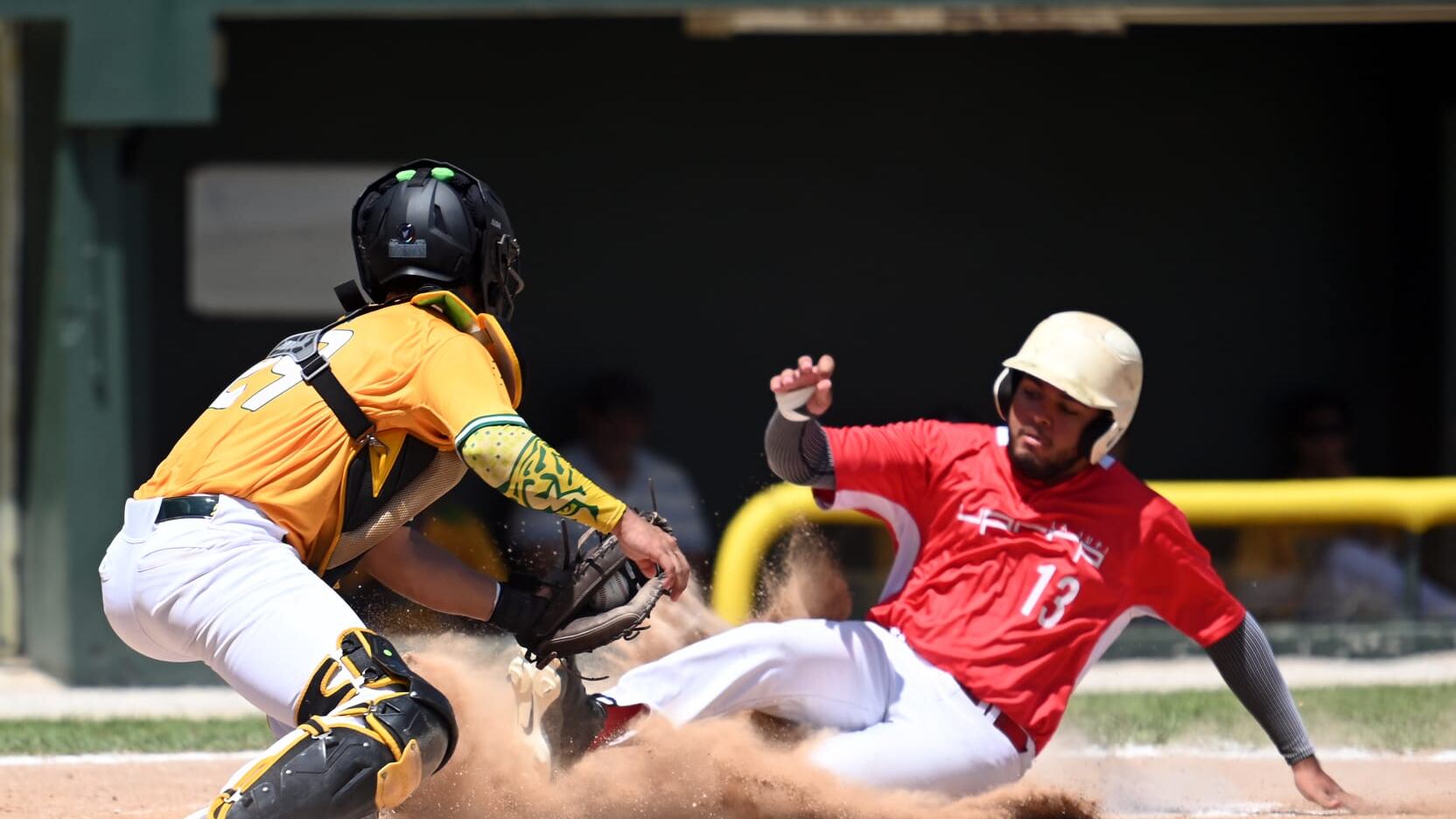 El béisbol universitario sigue caliente