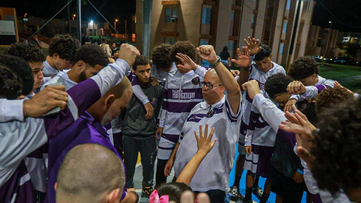 El pastor Héctor Delgado realizó una visita al Residencial Puerto Real en Fajardo