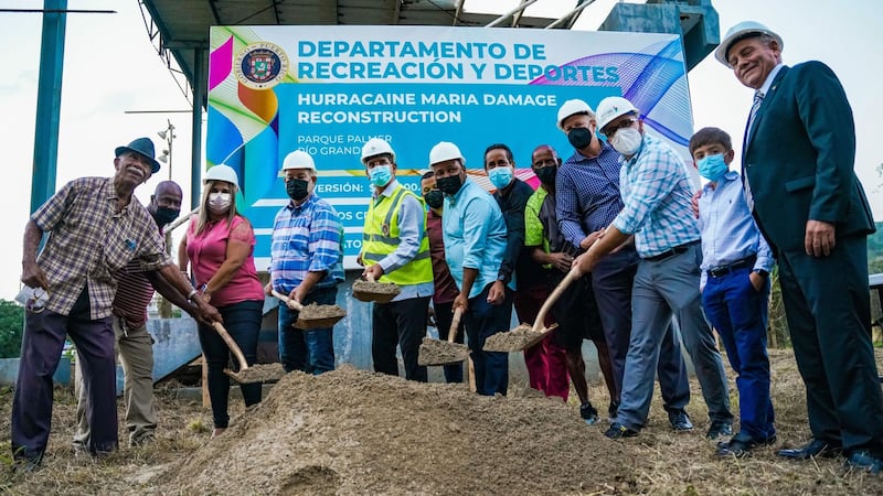 En febrero del 2022, se realizó el acto simbólico del inicio de la construcción en el parque Palmer, en Río Grande, a un costo de $810 mil. El entonces gobernador Pedro Pierluisi posó junto al presidente de la Cámara, Carlos “Johnny” Méndez, el exsecretario del DRD, Ray Quiñones Vázquez, y el entonces director ejecutivo del COR3, Manuel Laboy, durante la actividad.
Foto suministrada