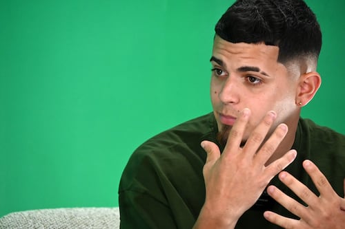 Gongo Fishing deja a comunidad sin luz tras intentar capturar culebra en un árbol