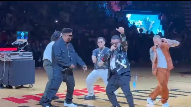 Durante el medio tiempo del juego entre el Heat de Miami y Orlando Magic.