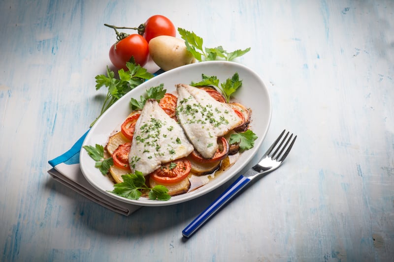 Filete de pescado al horno con vegetales