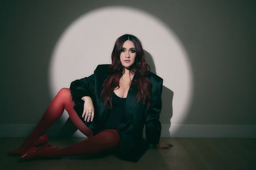 Dulce María le dedica ‘Casi algo’ a las relaciones sin etiqueta este San Valentín