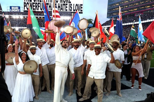 Bad Bunny alcanza el número 1 del Hot 100 con “DtMF” tras su presentación en el Super Bowl