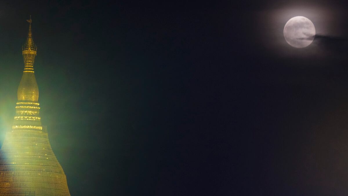 Superluna de octubre deslumbra al mundo