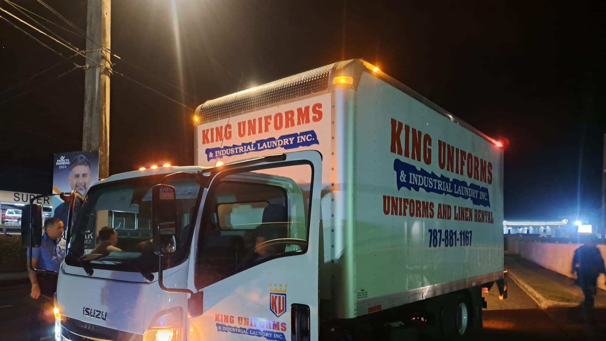 Policía recupera uno de los camiones robados en almacén en Arecibo.