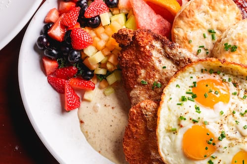 Bottles celebra a mamá con brunch, burbujas y sabor