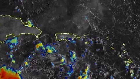 Humedad asociada a una depresión tropical provocará aguaceros.