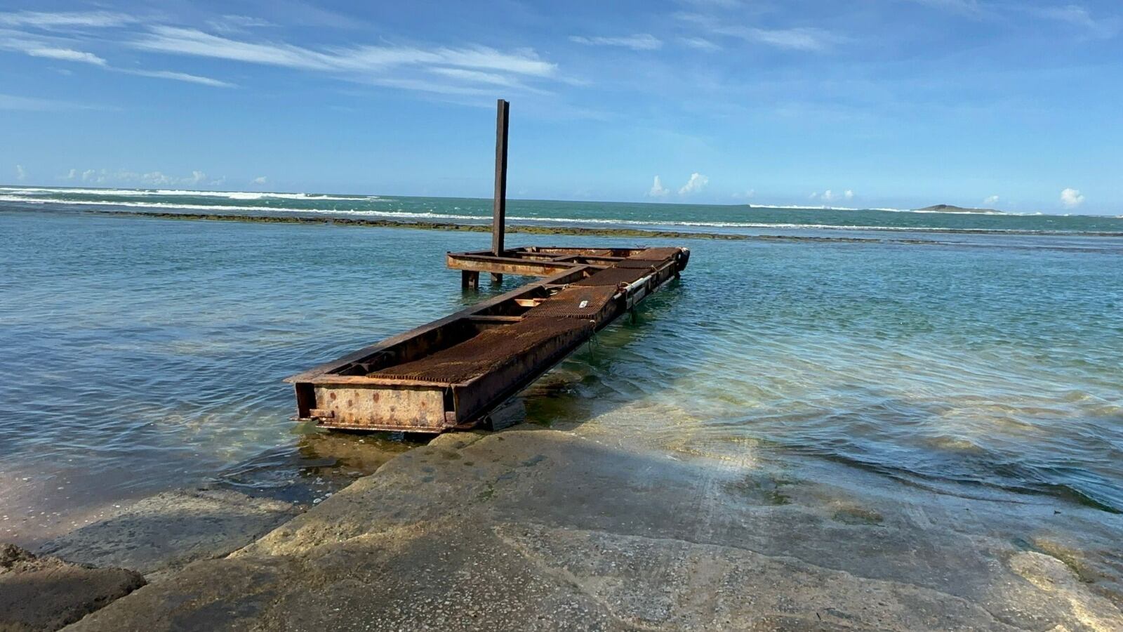 Muelle de FURA en Vega Baja.