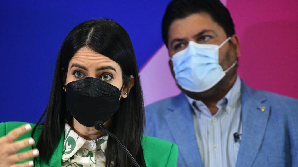Epidemióloga del Estado, Melisa Marzán, junto al secretario de Salud, Carlos Mellado.
