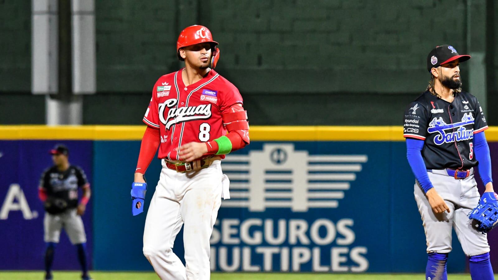 Criollos de Caguas vs. Cangrejeros de Santurce.
