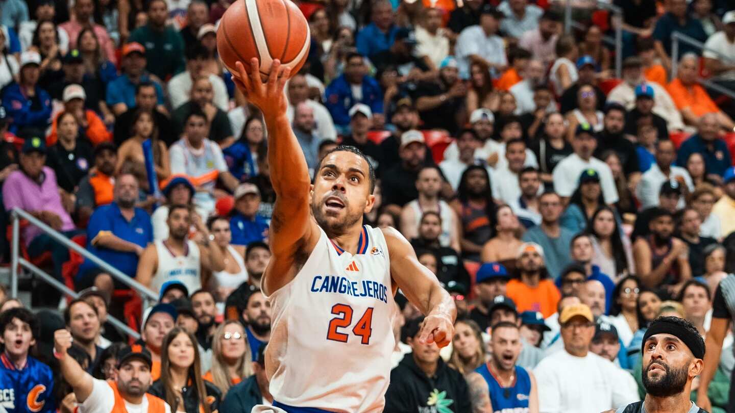 Los Cangrejeros de Santurce vencieron a los Vaqueros de Bayamón.